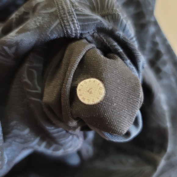 Lululemon Wunder Under Crop Hi-Rise 21" Leggings Tights, Size 4, Lot of 2 Pairs - Picture 6 of 10